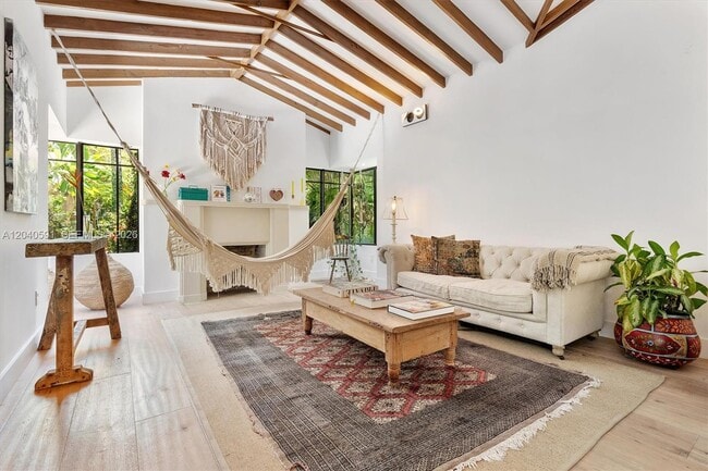 Foto del edificio - 547 NE 59th St