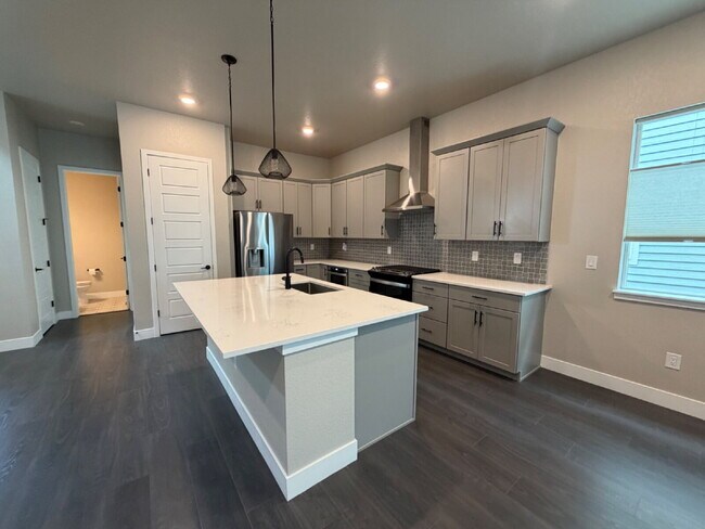 Foto del edificio - Modern Luxury Living with a Chef's Kitchen, Bonus Room & Home Office!