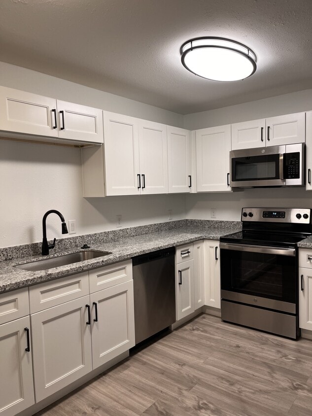 Building Photo - Dream California