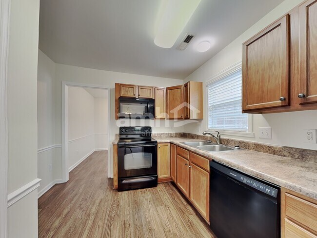 Foto del edificio - 5065 Walden Ridge Dr