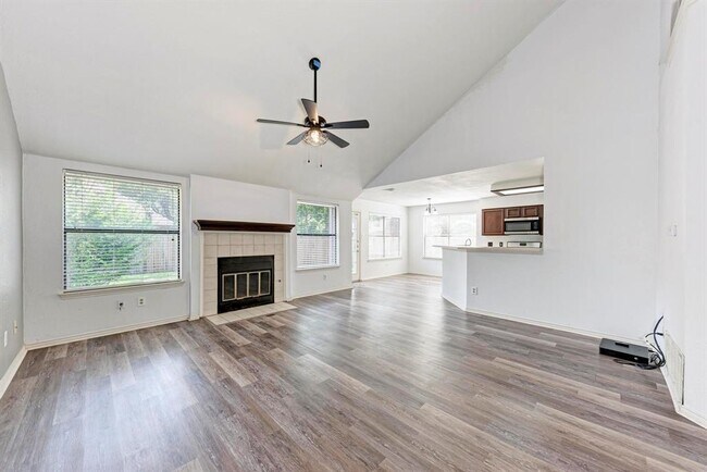 Foto del edificio - 7802 Van Dyke Dr