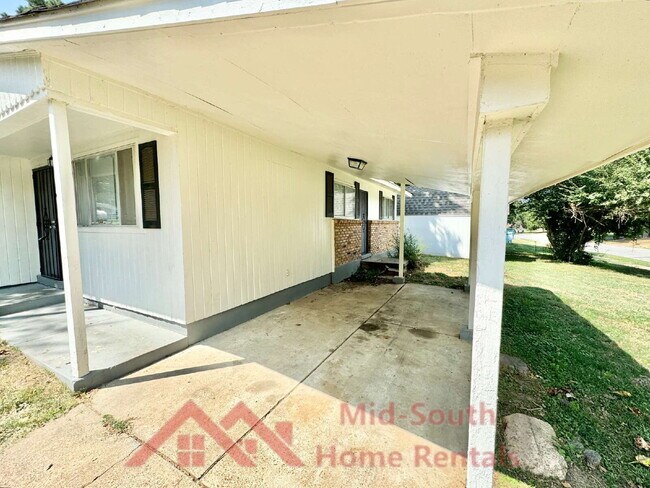 Building Photo - 2452 Debby Dr