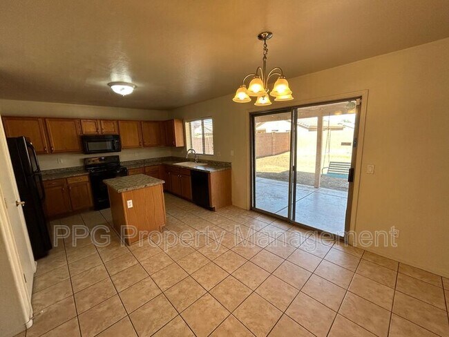 Foto del edificio - 6410 W Magnolia St
