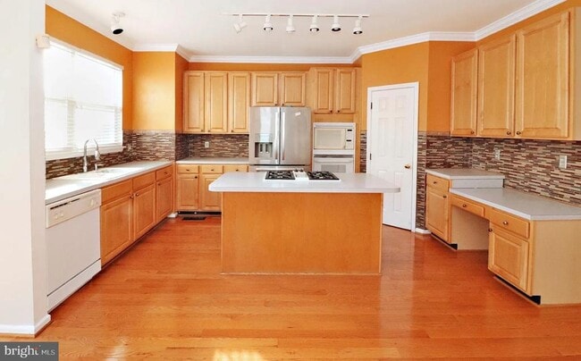 Building Photo - 8731 Farnham Way