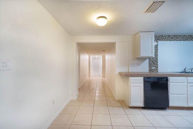 Foto del edificio - 7407 Duke Dr