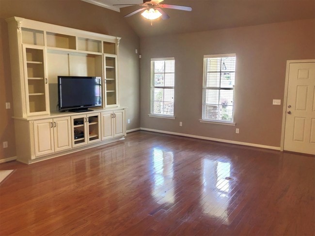 Building Photo - 2907 Blossom Park Drive Southeast