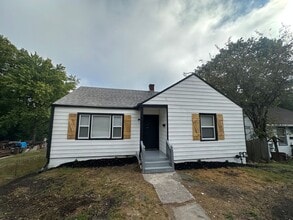 Building Photo - 209 N Maple Ave