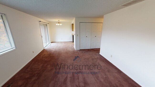 Building Photo - 532 E Alder St