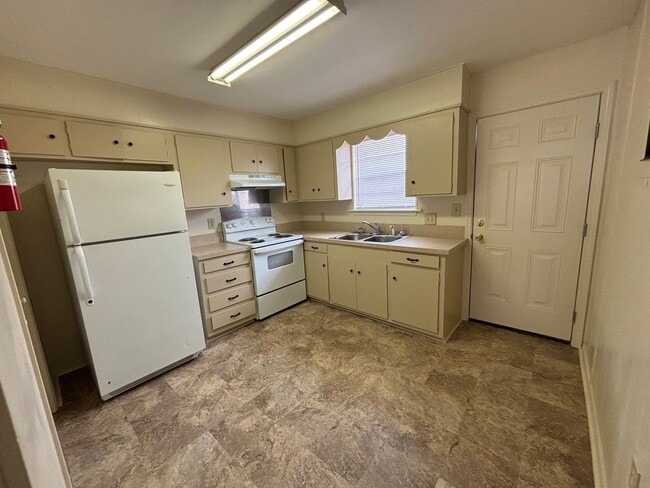 Building Photo - 1815 S Erie, Apt 1-4