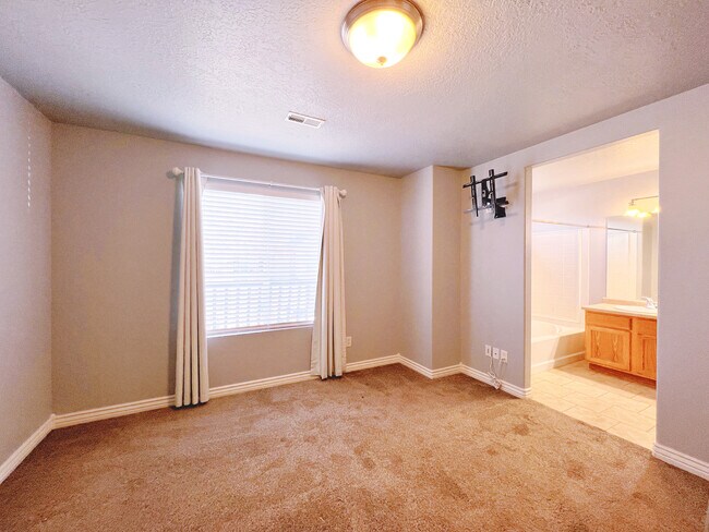 Building Photo - 14066 S Rutherford Ave