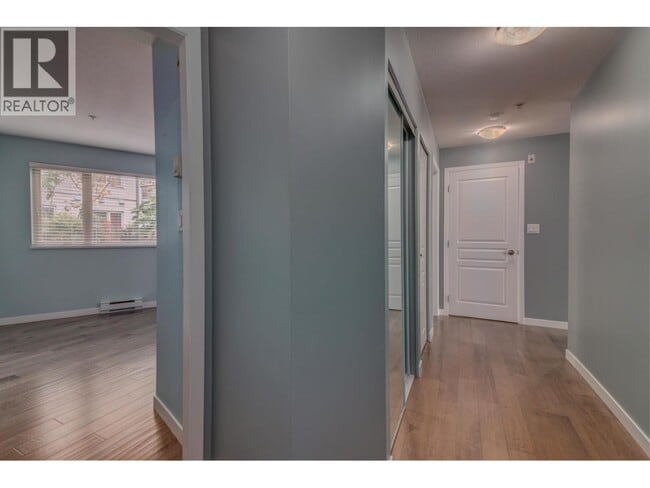 Building Photo - 3089 Oak St