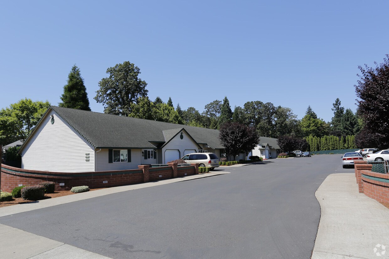 Building Photo - East Estates