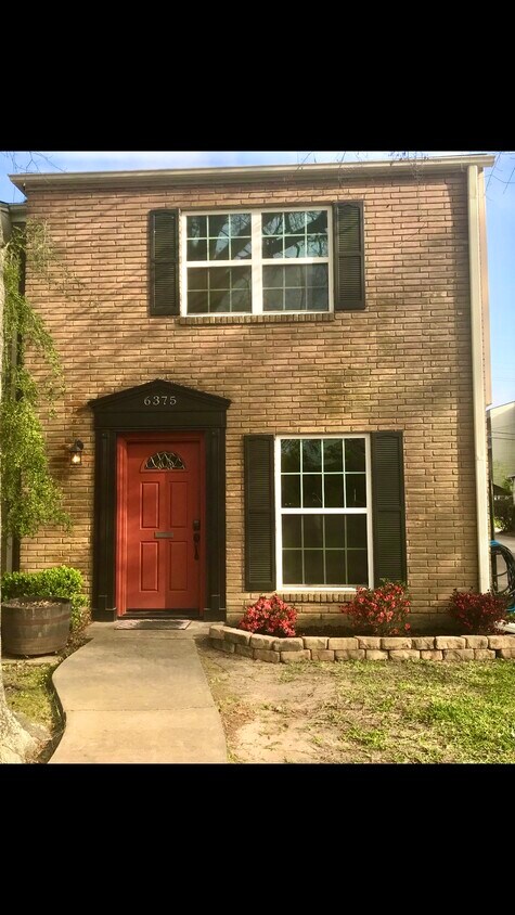 Primary Photo - 6375 Ivanhoe Ln