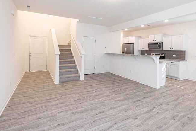 Foto del edificio - 3BD Townhome Convenient to Hwy 74/ Minutes to Bypass