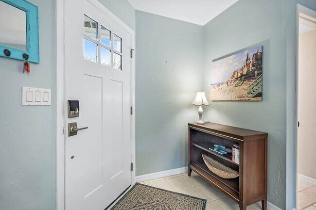 Building Photo - Seagate 2