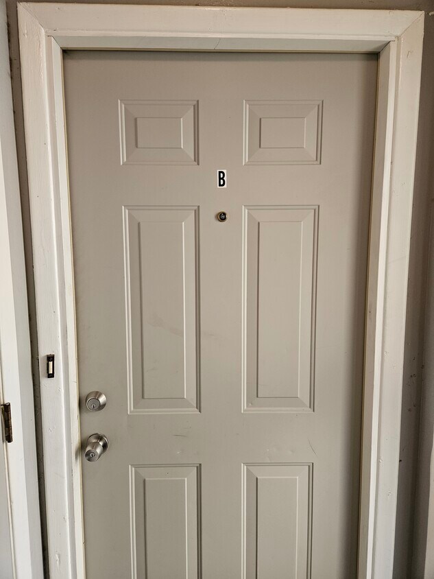 544 Chama St SE Unit B, Albuquerque, NM 87108 Apartments in