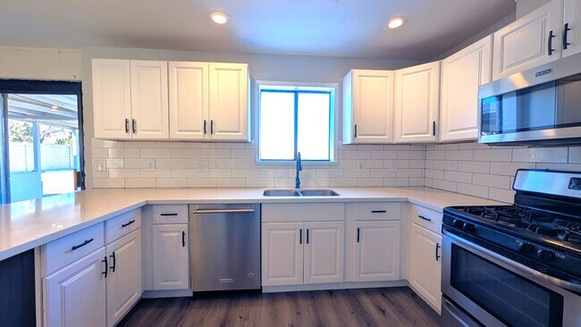 Foto del edificio - 1514 N Elaine Way