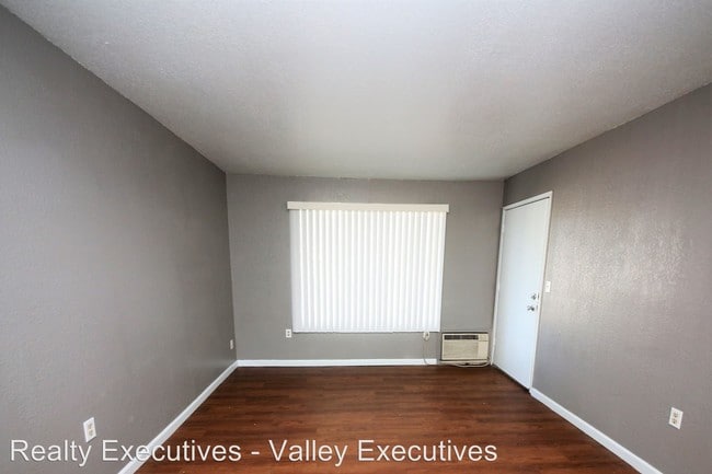 Building Photo - 1 br, 1 bath Apartment - 3939 N Pershing Ave