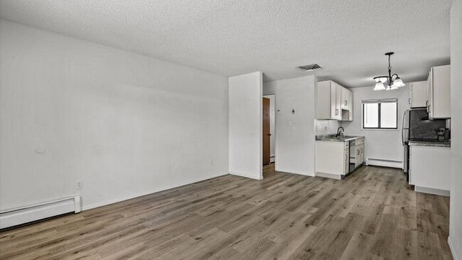 Building Photo - Affordable 2 Bed 1 Bath Apartment! Great l...