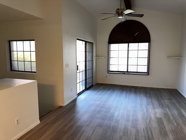 Foto del edificio - 700 E Mesquite Cir