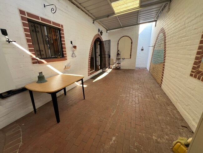 Foto del edificio - 604 W Roller Coaster Rd