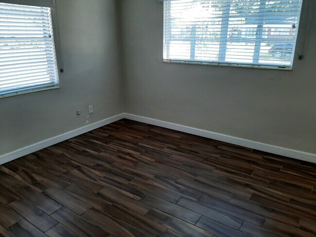 Building Photo - 804 N Gomez Ave