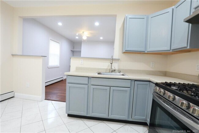 Building Photo - 982 Dixwell Ave