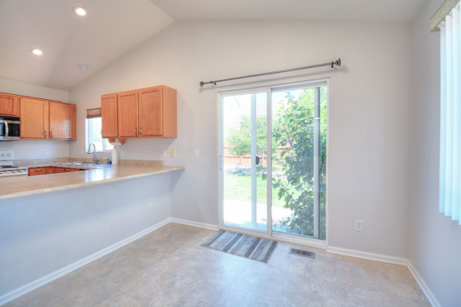 Building Photo - 4265 Centerville Dr