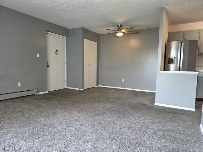 Foto del edificio - 16101 Maple Park Dr