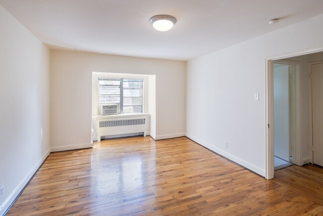 Interior Photo - Wyndon