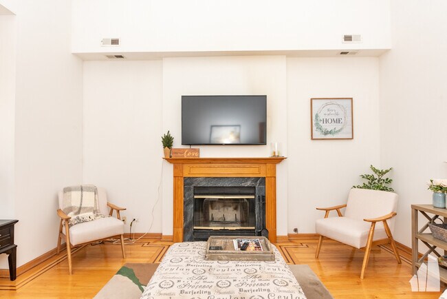 Building Photo - 1937 W Diversey Pky