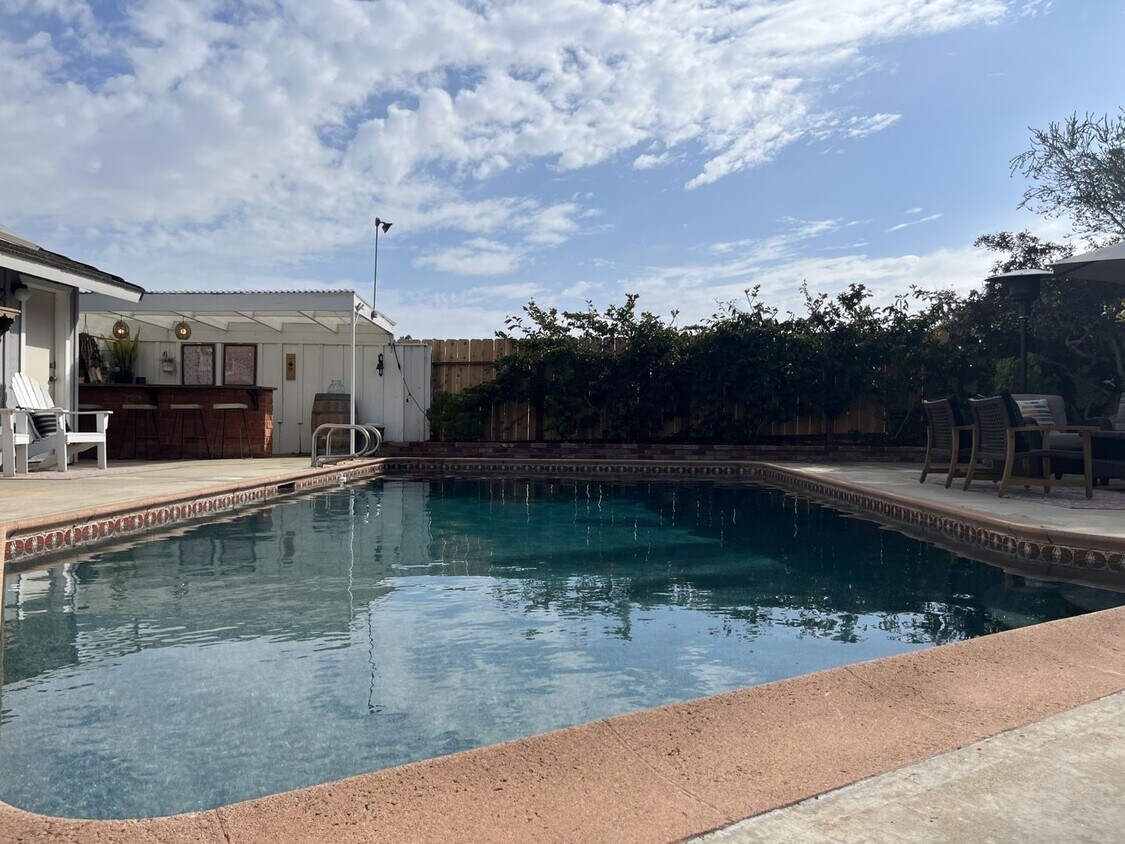 Foto principal - Beautiful 3-bedroom, 2.5-bath country-styl...