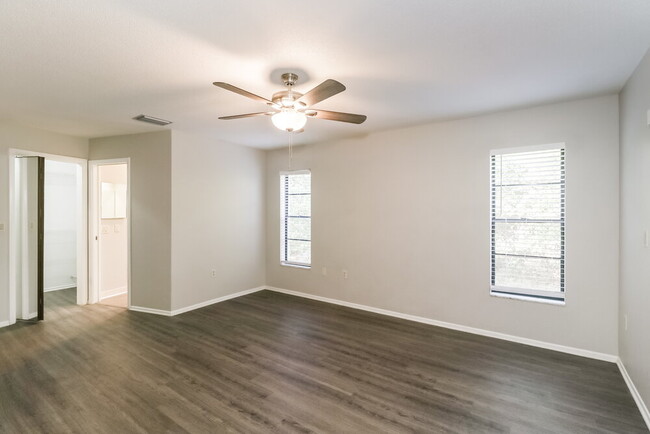 Building Photo - 12305 Drake Ln