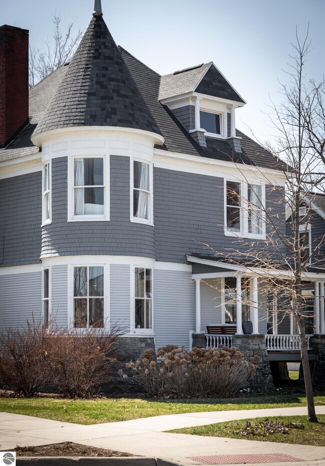 Building Photo - 544 E State St