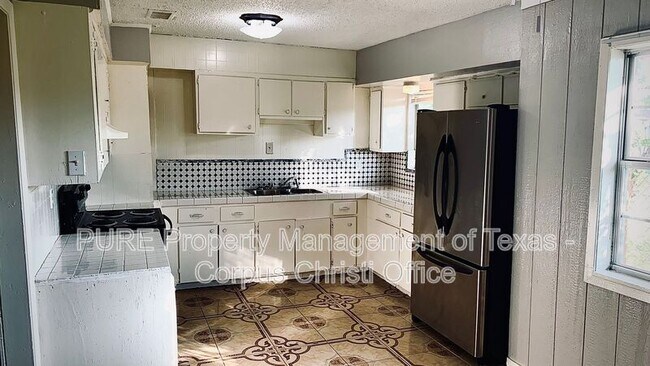 Building Photo - 2810 Carver Dr