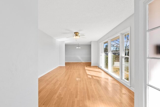 Building Photo - 1007 Schall Pl