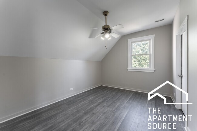 Foto del edificio - 2853 W Dickens Ave