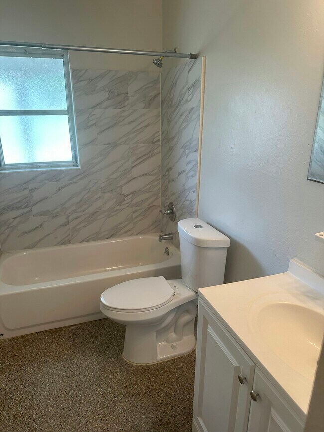 Foto del edificio - 2829 N Martha Ave
