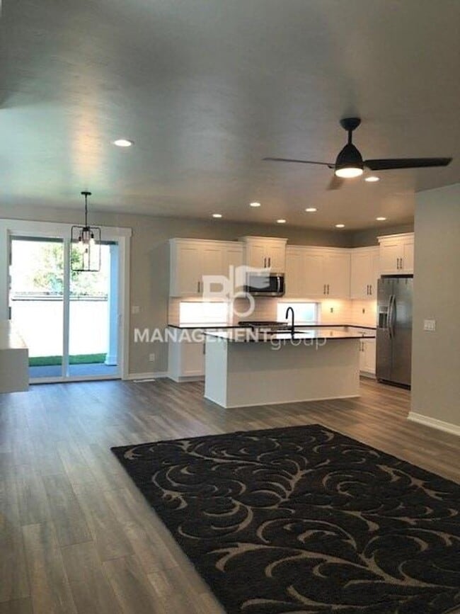 Building Photo - Luxurious Newer Home Located in South Hill...