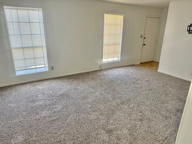 Foto del edificio - Spacious 1 bedroom! Hard to find!