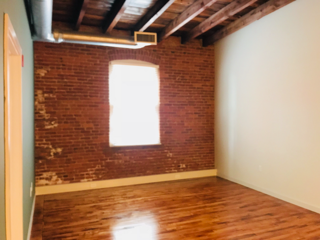 Building Photo - 425 N Prince St