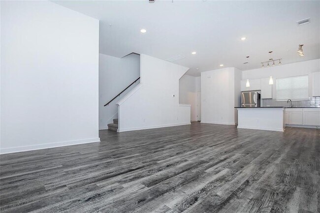 Building Photo - 441 Leo Ln