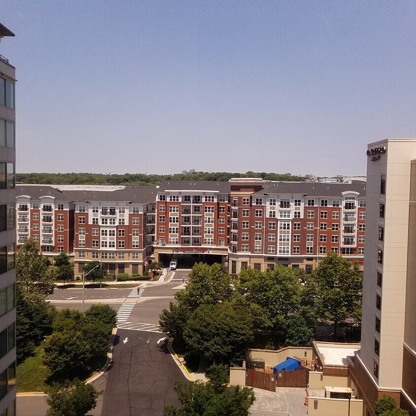 Sunroom Overlooking Dunn Loring Metro Shopping Center - 2726 Gallows Rd