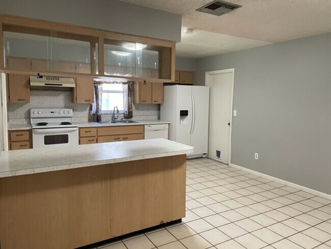 Foto del edificio - 3/2 SFR nearby to Lakefront Park in Saint ...