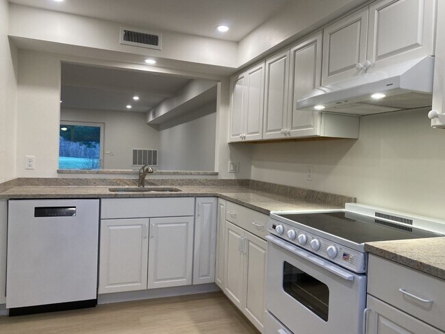 Foto del edificio - 17 Beal's Cove Rd