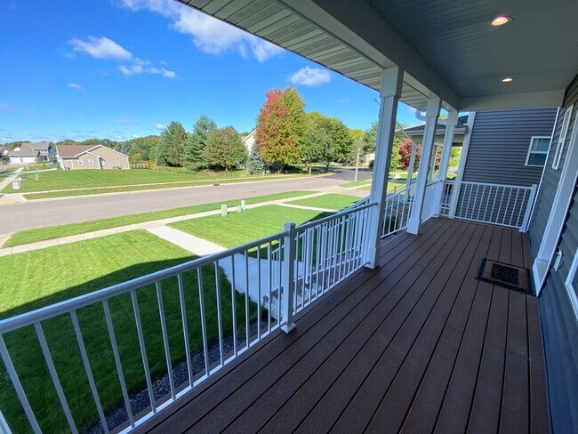Foto del edificio - 4 bed, 3.5 Bath Single Family Home (Middle...