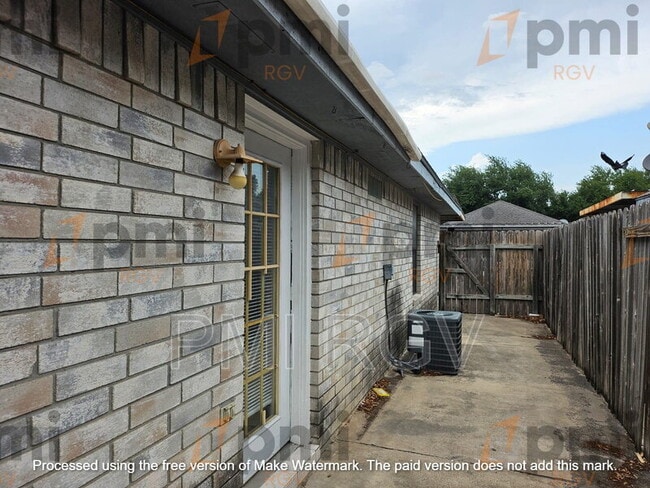 Building Photo - 716 Quail Ave