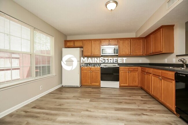 Foto del edificio - 2 Bedroom Pet-Friendly Home in La Vergne, TN with Main Street Renewal