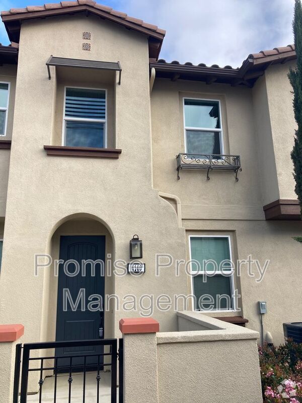 Building Photo - 4140 Sitio Cielo