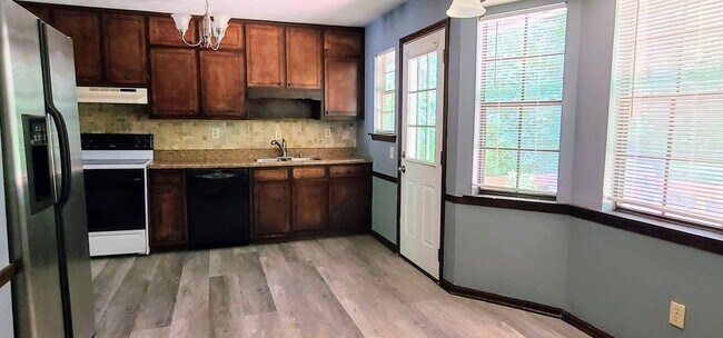 Foto del edificio - 3923 Ferncliff Rd SW